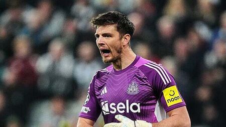 Eddie Howe defends Nick Pope after error leads to Newcastle collapse in France