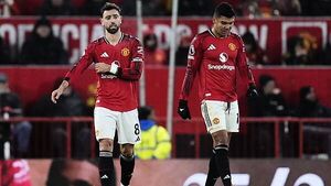 Manchester United left frustrated by late equaliser as West Ham snatch draw