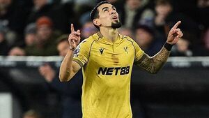 Daniel Munoz scores as Crystal Palace beat struggling Burnley