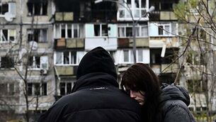 Wife says husband poured boiling water on her and attacked her with claw hammer Wife says husband poured boiling water on her and attacked her with claw hammer