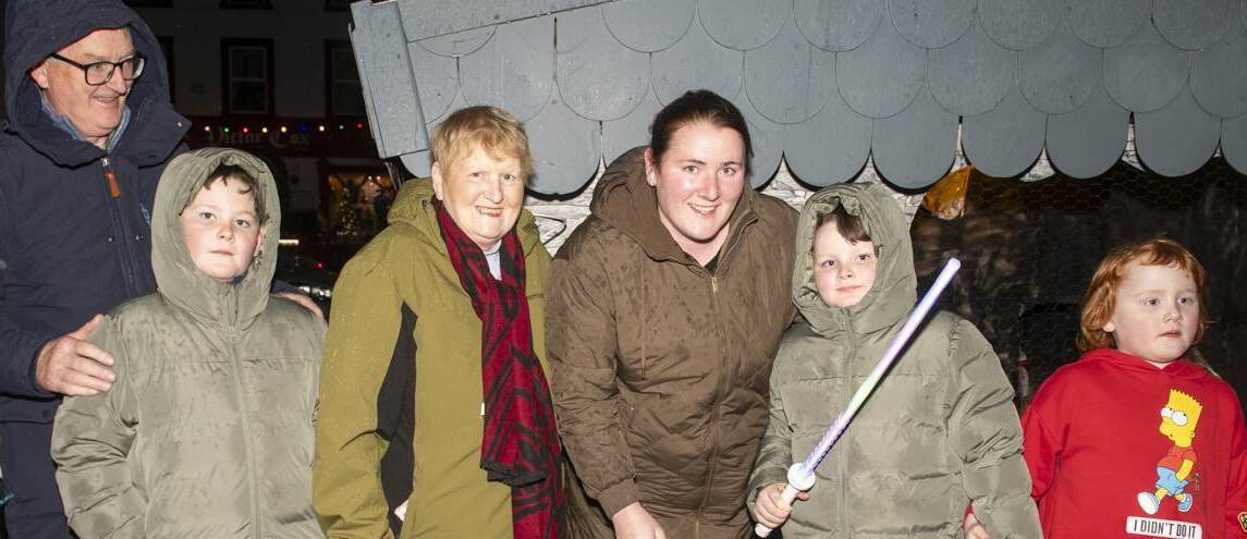 Special guests light up Mountmellick Christmas Tree - News - Laois Nationalist