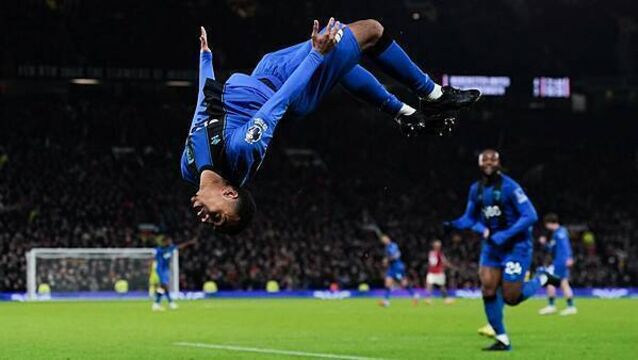 Man Utd and Bournemouth take a point each from chaotic eight-goal thriller