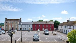 Santa brings almost €650k to two Laois towns