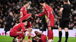 Liverpool striker Alexander Isak has surgery on fractured ankle