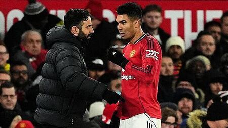 Manchester United booed off as Wolves claim just their third point of the season