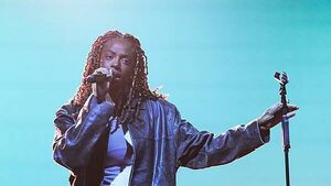 Cat Burns celebrates start of her ‘new life’ after breast reduction surgery