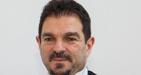 Addiction counsellor smashed windows to be arrested 