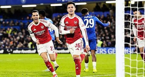 Arsenal edge first leg at Chelsea but Garnacho double keeps tie alive
