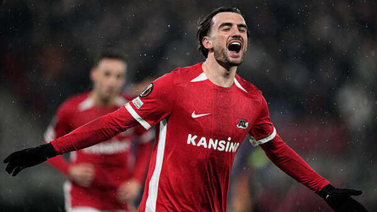 Troy Parrott scores hat-trick as AZ Alkmaar beat Ajax 6-0