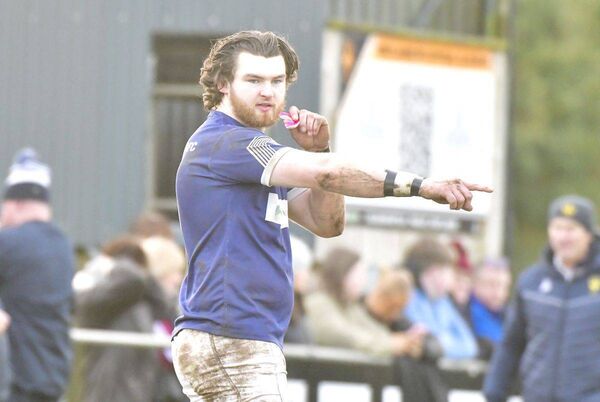 Glen Connolly (Portlaoise) directing play against Portarlington 	 Photo: Denis Byrne