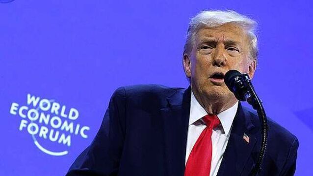 Trump's plane stops briefly at Shannon airport