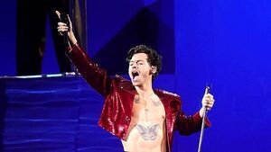 Harry Styles reenacts Dirty Dancing lift in newly released music video