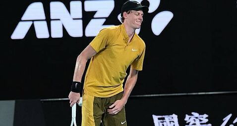 Jannik Sinner battles through sweltering conditions to reach fourth round