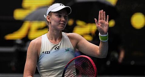 Elena Rybakina powers past Iga Swiatek to reach Australian Open semi-finals