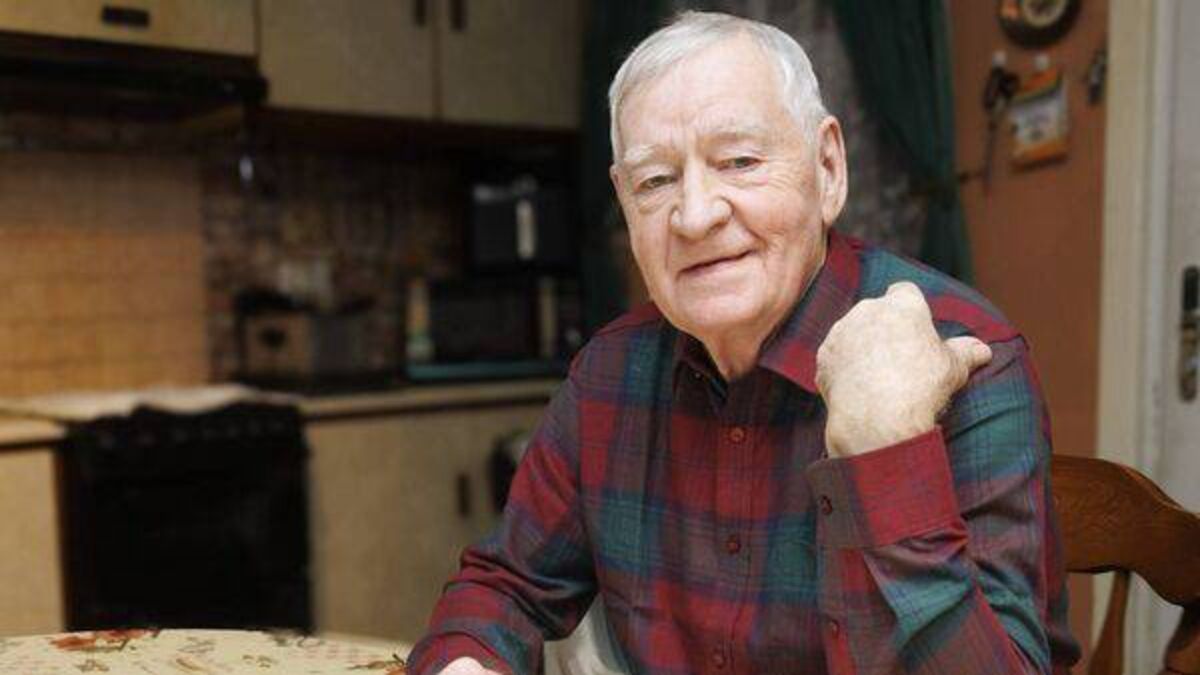 Daredevil Dave (80) will jump out of a plane for charity