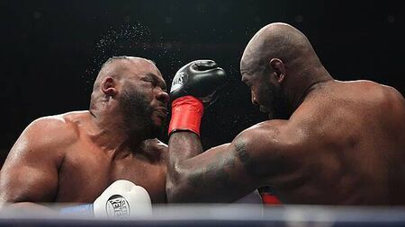 Jarrell Miller involved in bizarre incident as hairpiece comes off during fight