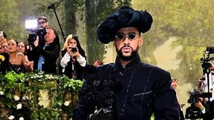 Cher accidentally calls Kendrick Lamar Luther Vandross in record of the year win