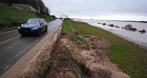 'Adverse weather' will continue until the weekend, ministerial meeting hears