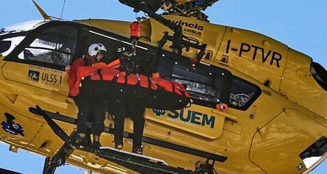 Lindsey Vonn airlifted off mountain after crashing in Olympic women’s downhill