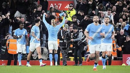 Monday’s briefing: Man City stay in title race and Palace beat rivals Brighton