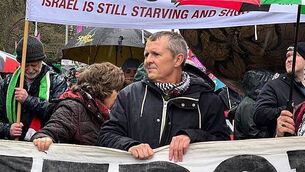 Zian Flemming scores late equaliser as Burnley draw with 10-man Chelsea Zian Flemming scores late equaliser as Burnley draw with 10-man Chelsea