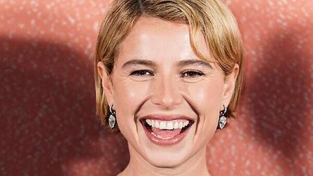 Jessie Buckley says she is ‘lover of cats’ as actress clarifies earlier comments