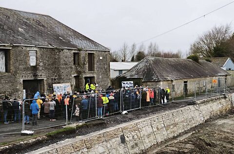 Engineer’s talk on canal works in Vicarstown draws crowd of 80-plus