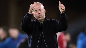 He loves the club – Liverpool boss Arne Slot hails evergreen Andy Robertson