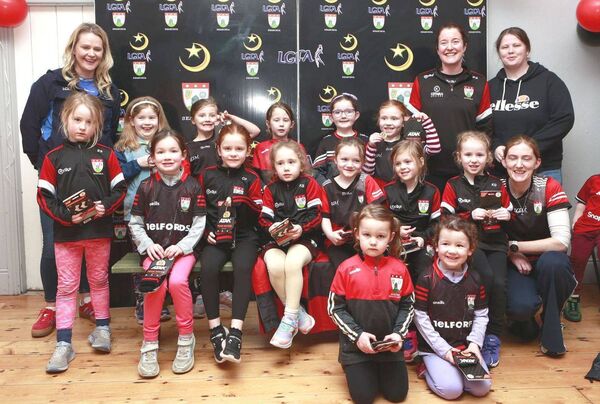 Shanahoe U/6 football team with Laois ladies goalkeeper Eimear Barry