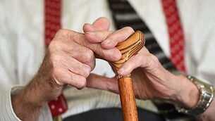 Man rescued after falling off boat on the River Shannon