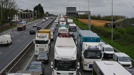 Defence Forces called in to assist gardaí as they urge end to 'blockades' at fuel depots