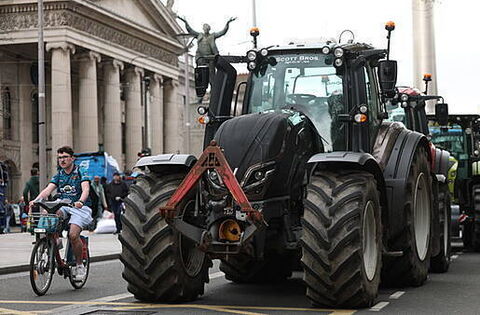 How do fuel protests compare to French yellow vest movement and Canadian freedom convoy?