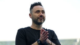 Goalkeeper scores at death to keep Benfica in Champions League with 4-2 win over Real Madrid