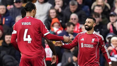 Mohamed Salah on target as Liverpool ease pressure with win over Fulham