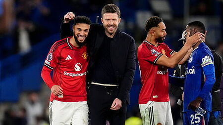 Michael Carrick revels in Manchester United’s hard-fought win at Chelsea