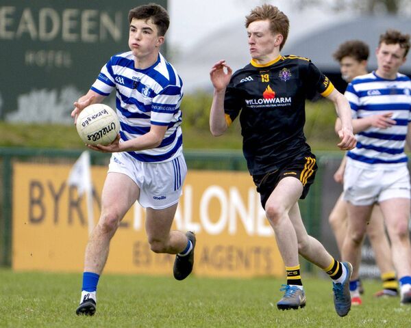 Knockbeg's Eoghan Harris gets away from his marker
