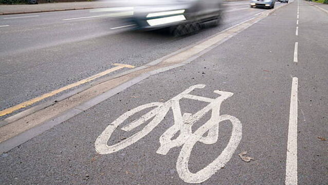 Bike deaths barely budge in EU as amount of car deaths drop sharply - report