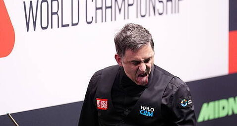 John Higgins battles back to frustrate Ronnie O’Sullivan in tense Crucible clash