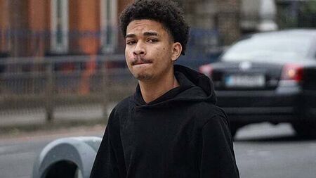 Man (18) accused of guns, crossbow and ammo haul in Dublin