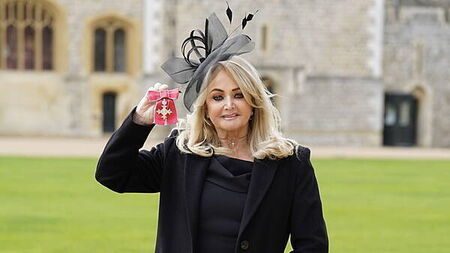 Bonnie Tyler in induced coma after emergency intestinal surgery