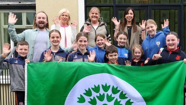 <p>Stephen Mullally ( Environmental Awareness Officer, Laois County Council) pictured with pupils from Shanahoe NS, Paddock NS and Presentation Primary NS, Portarlington on their way to the awards ceremony in Kilkenny Photo: Michael Scully</p>