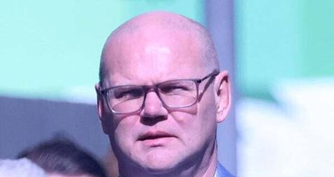 Surgeon denies assaulting three people and thrashing hotel by reason of insanity
