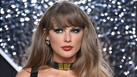 Taylor Swift performs duet with Randy Newman at Toy Story 5 premiere