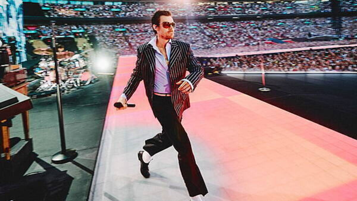 Harry Styles kicks off record-breaking Wembley run with Hockney tribute