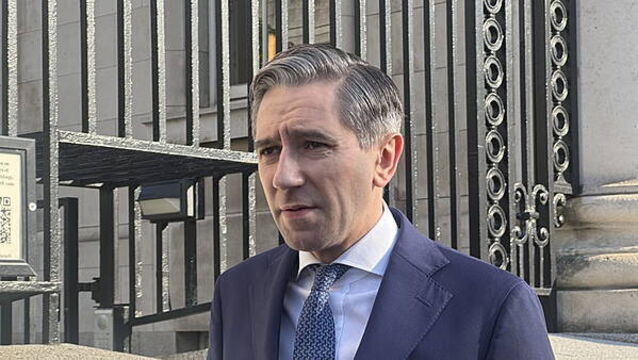 Action taken to stop hospital consultant ‘nixers’ immediately – Tánaiste