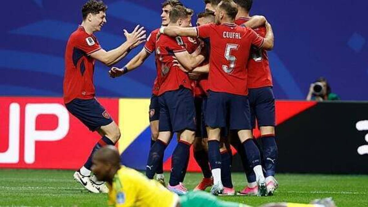 Teboho Mokoena penalty rescues late draw for South Africa against Czech Republic