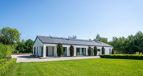 Former home of Marian Finucane sells for almost €400k below €1.35m asking price
