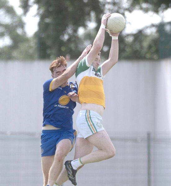 Brian Brennan (Crettyard) securing this ball as Gary Oxley (Annanough) challenges Photo: Denis Byrne Brian Brennan (Crettyard) securing this ball as Gary Oxley (Annanough) challenges Photo: Denis Byrne