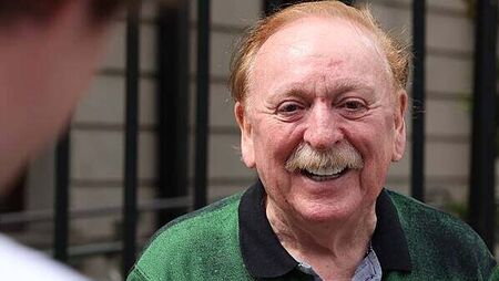 Wolfe Tones singer Brian Warfield resolves RTÉ Liveline defamation action