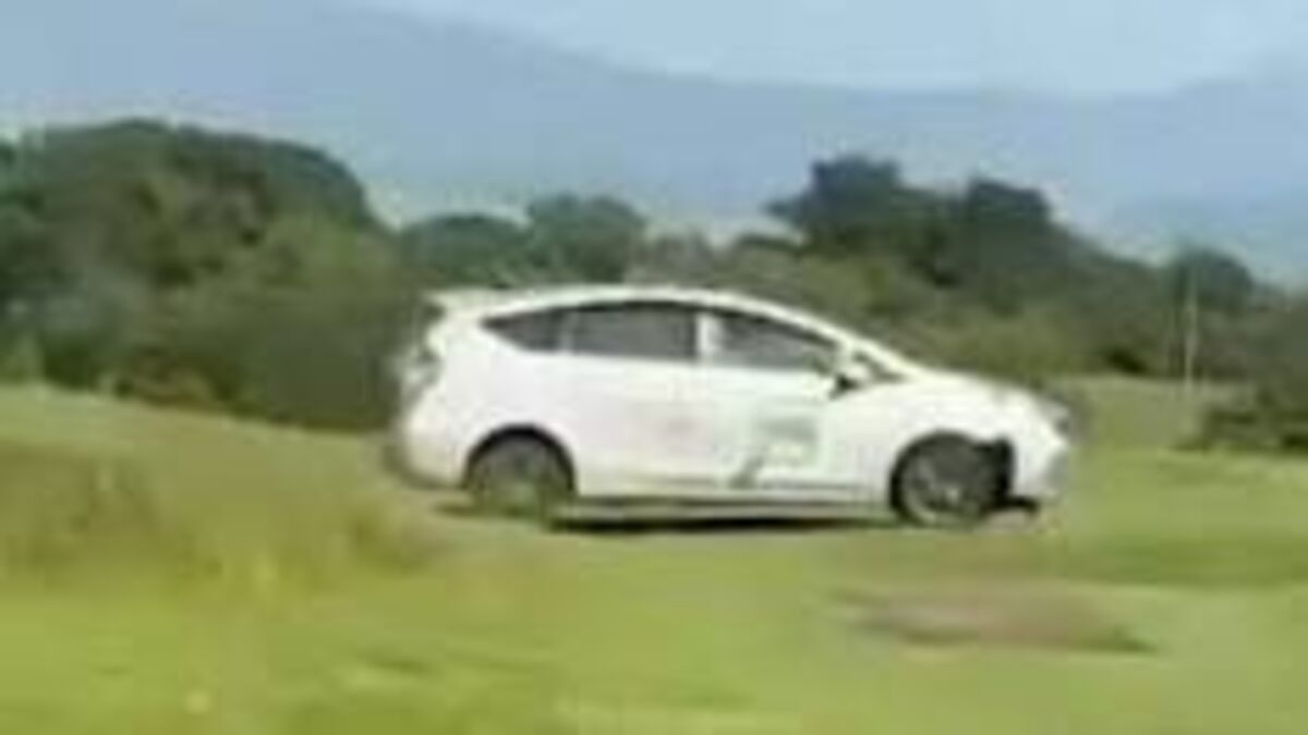 Teenager abandoned stolen taxi car on golf course